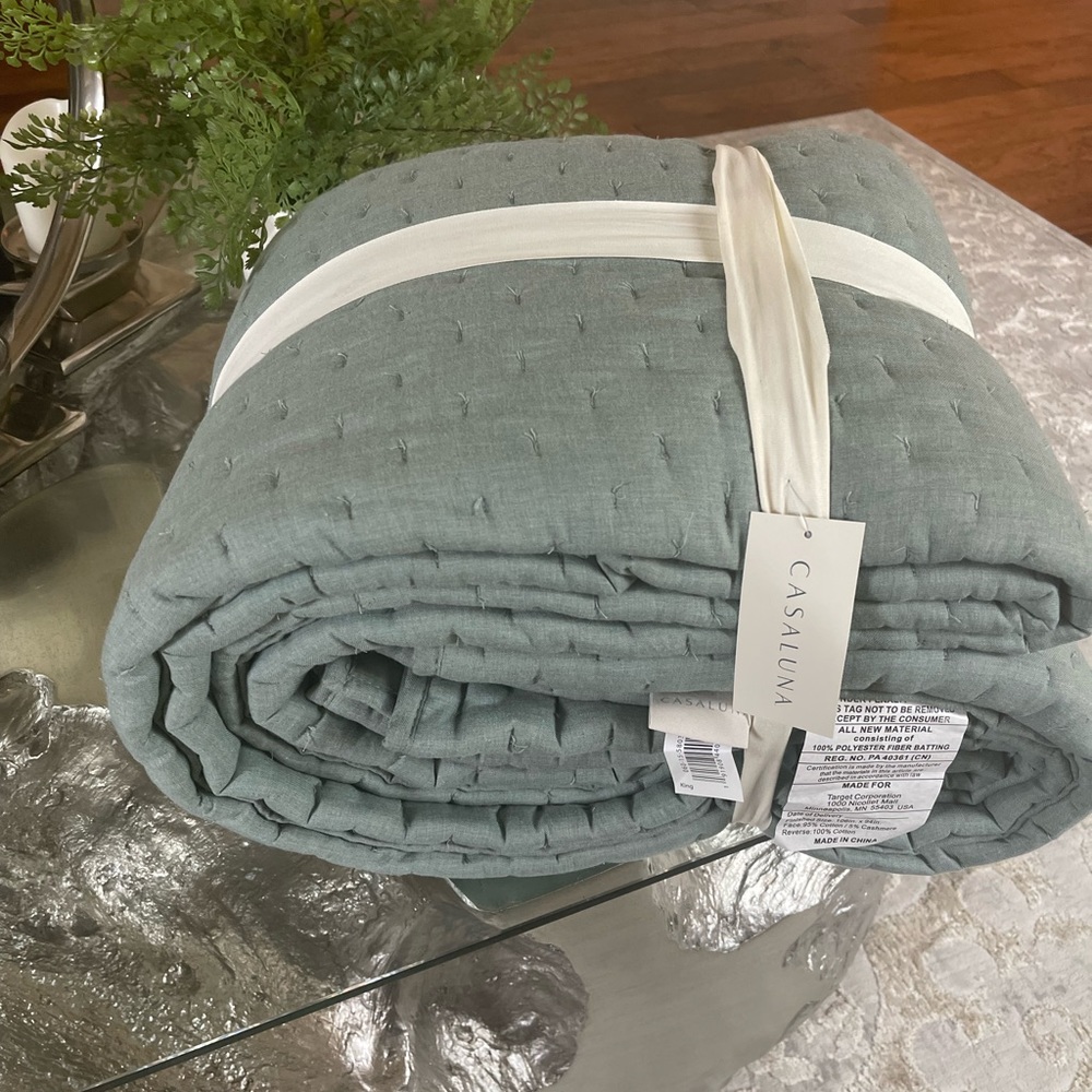 🔹New.King.Cashmere blend quilt by Casaluna